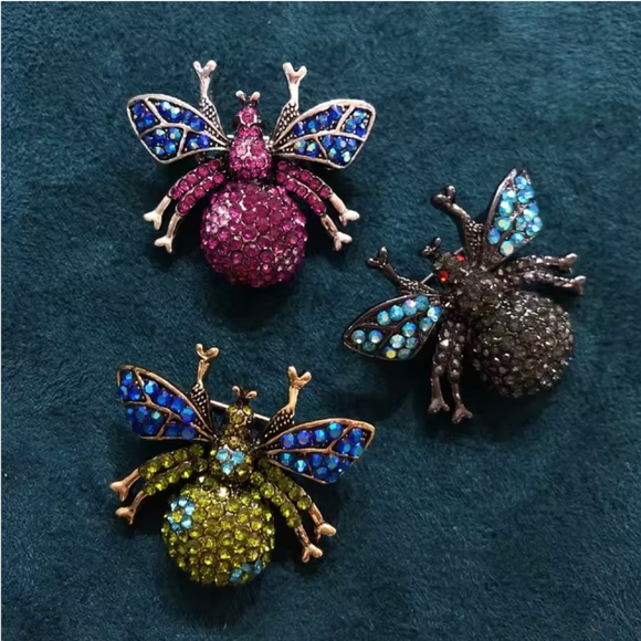 ❤️ Retro Diamonds Bee Brooch - Picture 4 of 4